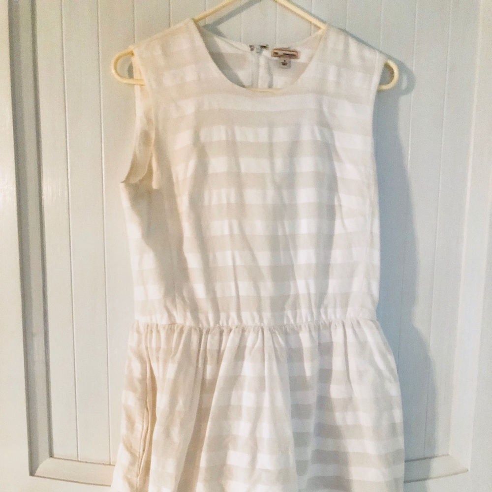 Beautiful white stripped GAP dress